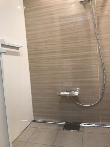 サイズやレイアウトが特殊な浴室を「ぴったりサイズ」で